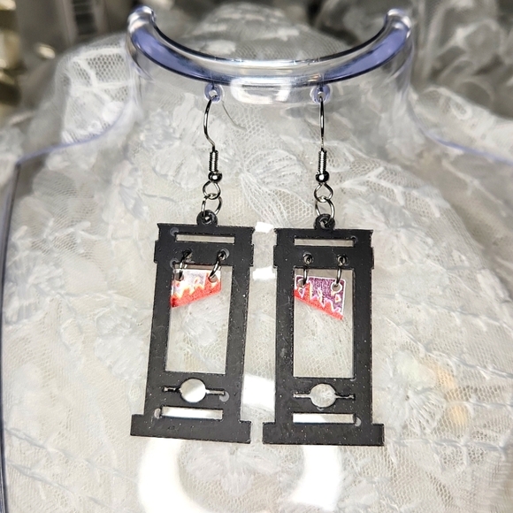 These earings kill me! - Picture 1 of 3